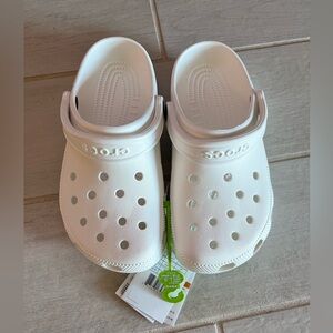 Crocs Classic Clog - White Unisex. Men 5. Women 7.
